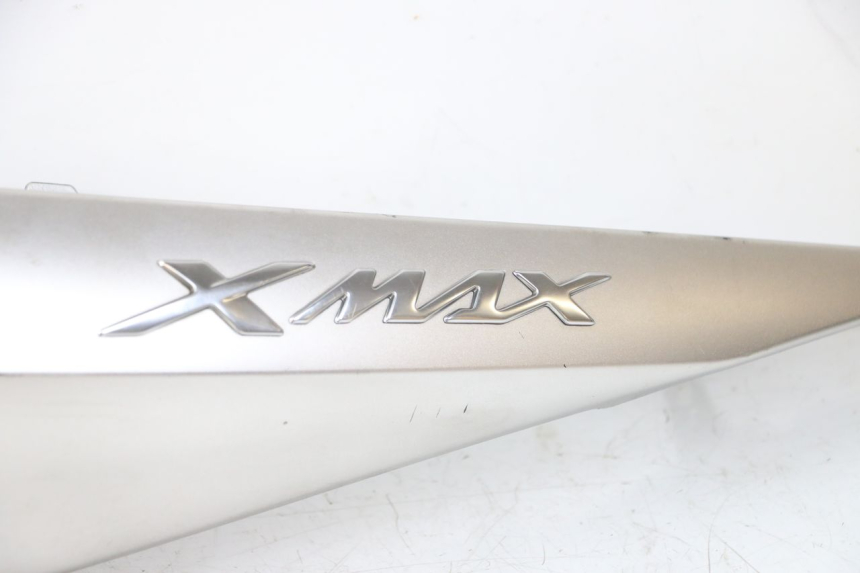 photo de LATERAL TRASEIRO ESQUERDO YAMAHA XMAX X-MAX ABS 125 (2017 - 2020) - Detalhes característicos