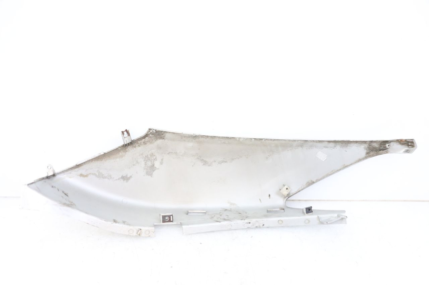 photo de LATERAL TRASEIRO ESQUERDO YAMAHA XMAX X-MAX 125 (2006 - 2009) - Detalhe da peça