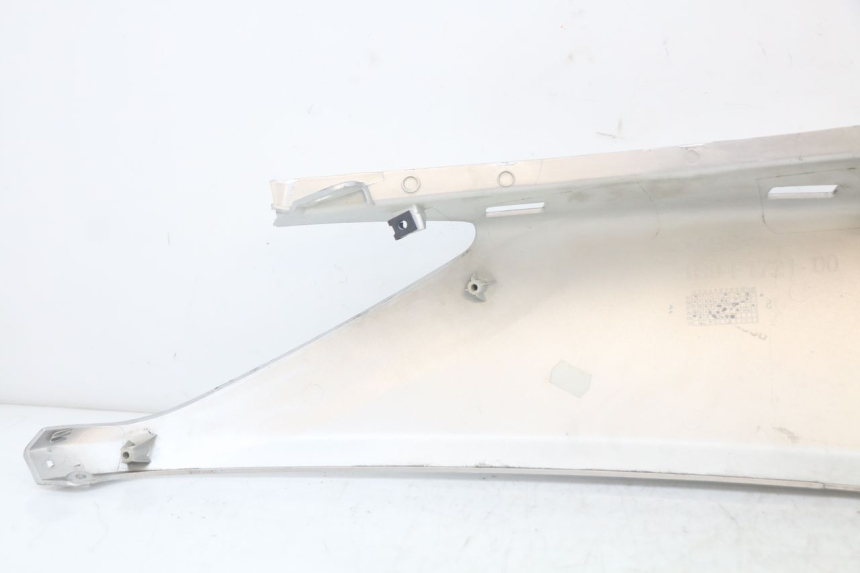 photo de LATERAL TRASEIRO ESQUERDO YAMAHA XMAX X-MAX 125 (2006 - 2009) - Peça verificada