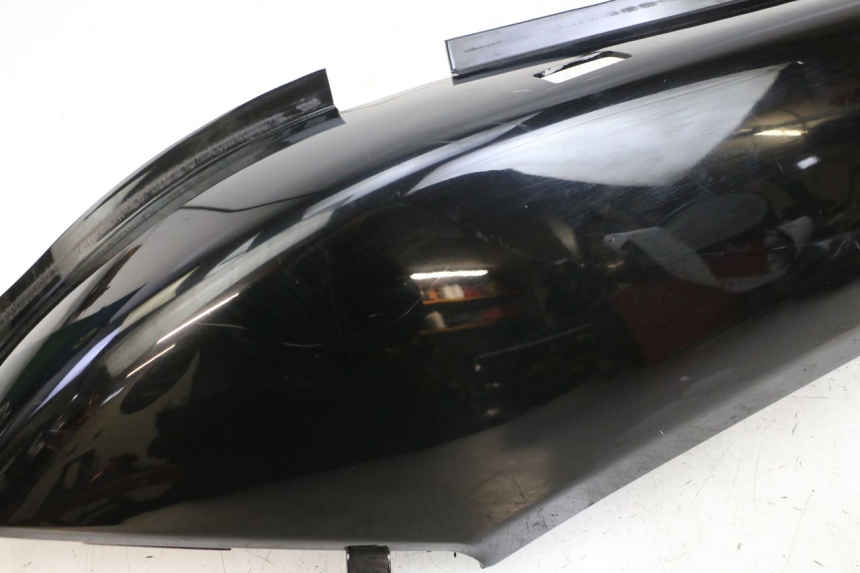 photo de LATERAL TRASEIRO ESQUERDO YAMAHA XMAX X-MAX 125 (2006 - 2009) - Detalhe da peça