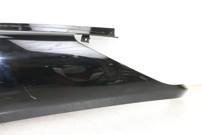 photo de LATERAL TRASEIRO ESQUERDO YAMAHA XMAX X-MAX 125 (2006 - 2009) - Detalhes característicos