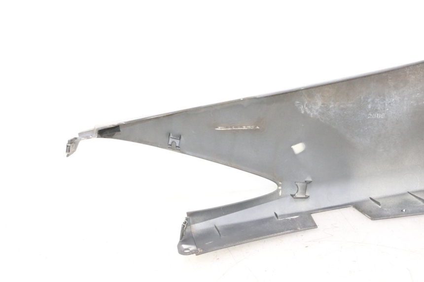 photo de LATERAL TRASEIRO ESQUERDO YAMAHA X-MAX XMAX 125 (2010 - 2013) - Pontos de fixação