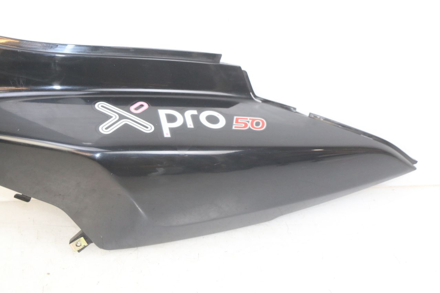 photo de LATERAL TRASEIRO ESQUERDO SYM X-PRO 4T 50 (2014 - 2021) - Peça verificada