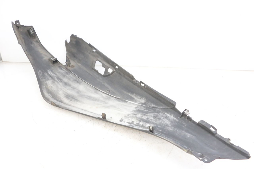 photo de LATERAL TRASEIRO ESQUERDO PIAGGIO X10 125 (2012 - 2017) - Detalhe da peça