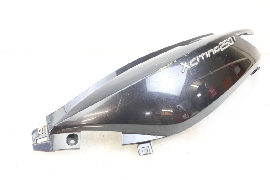 photo de LATERAL TRASEIRO ESQUERDO KYMCO XCITING 250 (2006 - 2009) - Detalhes característicos