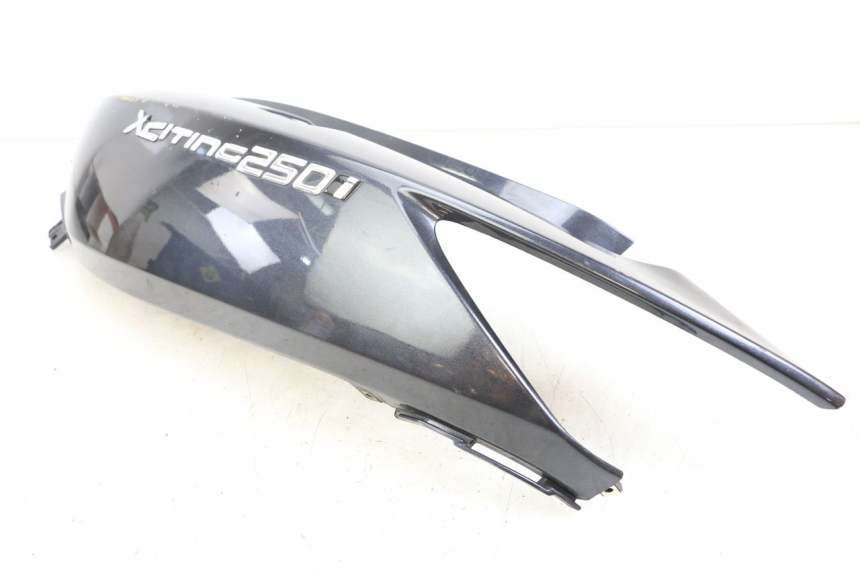 photo de LATERAL TRASEIRO ESQUERDO KYMCO XCITING 250 (2006 - 2009) - Pontos de fixação