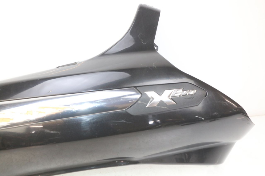 photo de LATERAL TRASEIRO ESQUERDO PIAGGIO XEVO - X EVO 125 (2007 - 2017) - Detalhes característicos