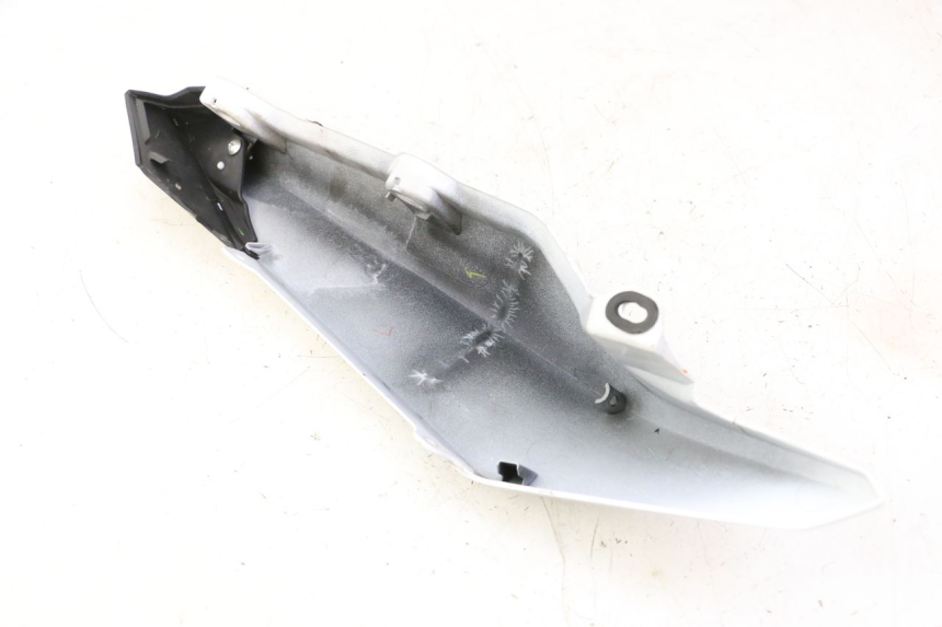 photo de LATERAL TRASEIRO ESQUERDO YAMAHA XJ6 ABS 600 (2008 - 2016) - Detalhe da peça