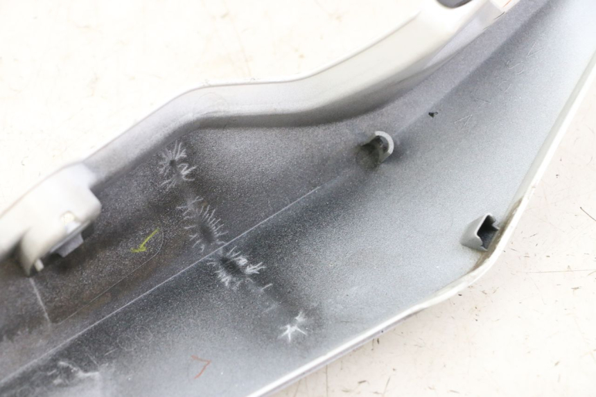 photo de LATERAL TRASEIRO ESQUERDO YAMAHA XJ6 ABS 600 (2008 - 2016) - Zoom do estado de desgaste