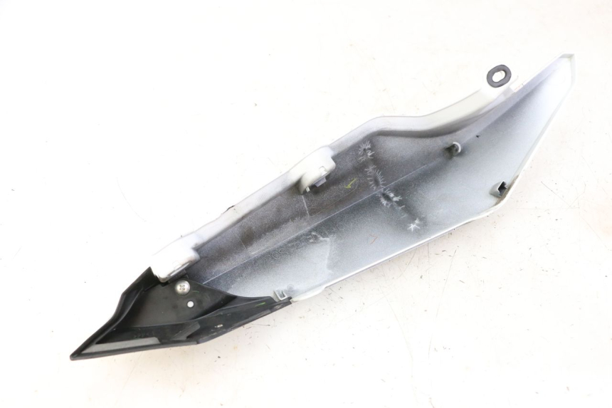 photo de LATERAL TRASEIRO ESQUERDO YAMAHA XJ6 ABS 600 (2008 - 2016) - Ampliação técnica