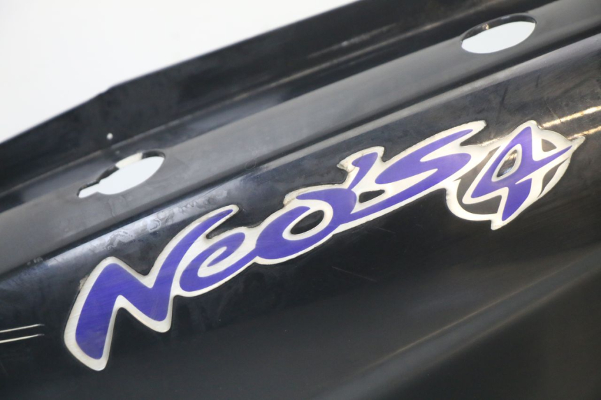 photo de LATERAL TRASEIRO ESQUERDO YAMAHA NEOS NEO'S 4T 50 (2008 - 2016) - Detalhe da peça