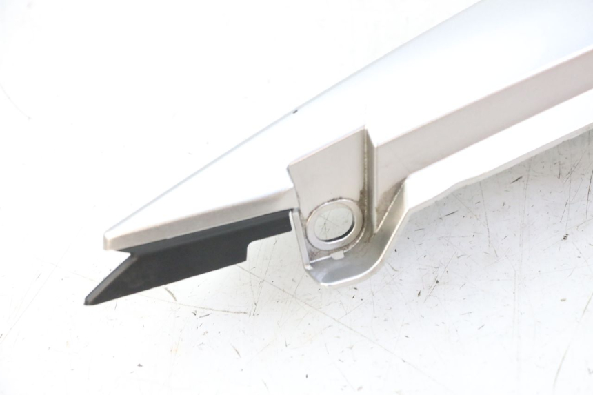 photo de LATERAL TRASEIRO ESQUERDO YAMAHA XJ6 600 (2008 - 2016) - Marcações e referências