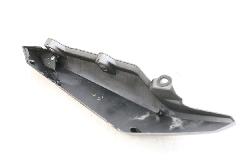 photo de LATERAL TRASEIRO ESQUERDO YAMAHA XJ6 ABS 600 (2008 - 2016) - Detalhe da peça