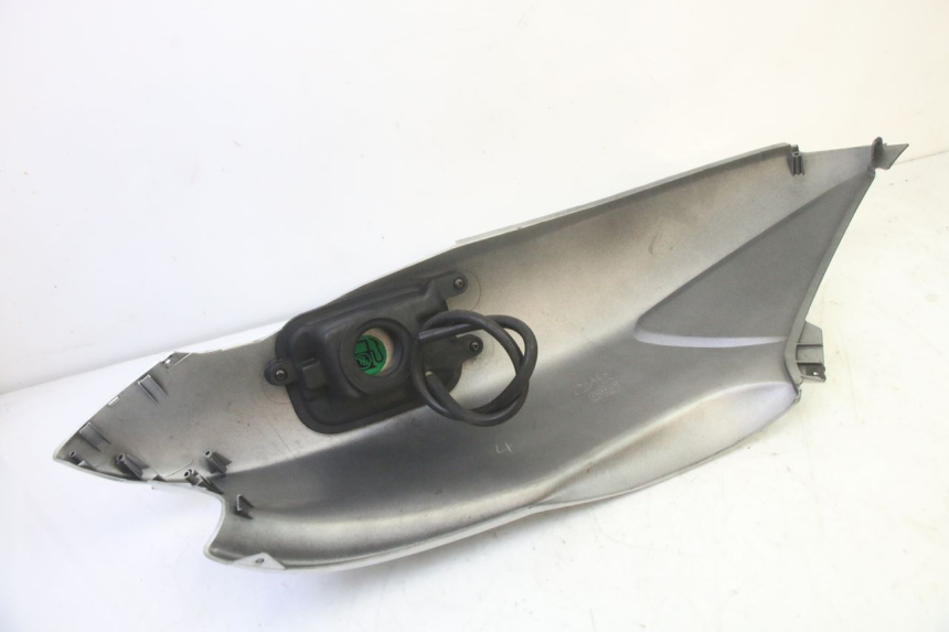 photo de LATERAL TRASEIRO ESQUERDO YAMAHA YP MAJESTY 125 (2002 - 2006) - Estado da superfície