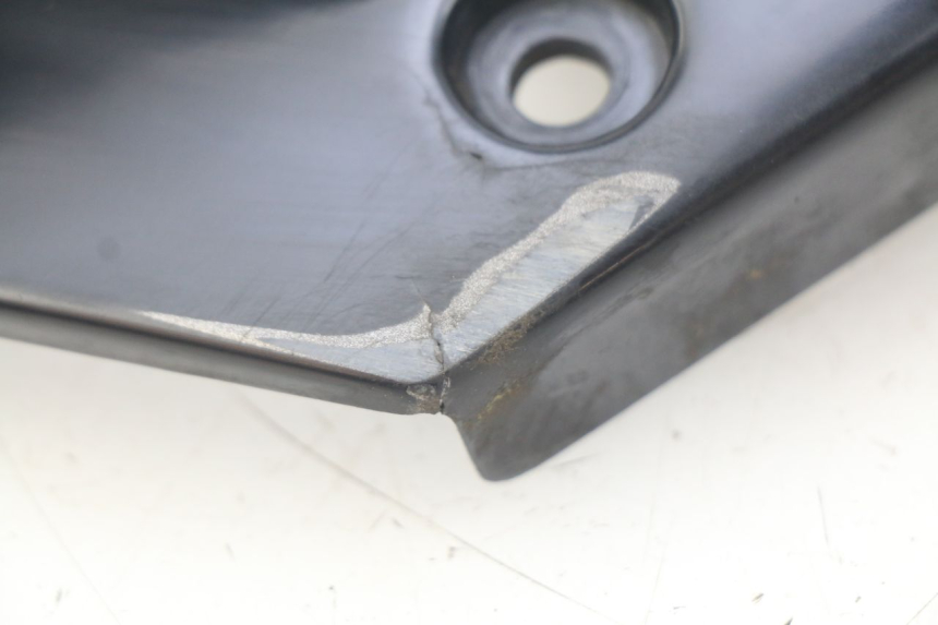 photo de LATERAL TRASEIRO ESQUERDO KAWASAKI ZZR 600 (1995 - 2004) - Detalhe da peça