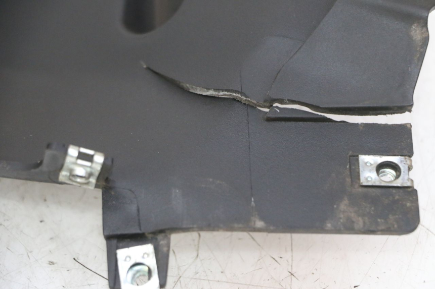 photo de LATERAL DIANTEIRO DIREITO QUADRO 4 4D 350 (2015 - 2018) - Detalhe da peça