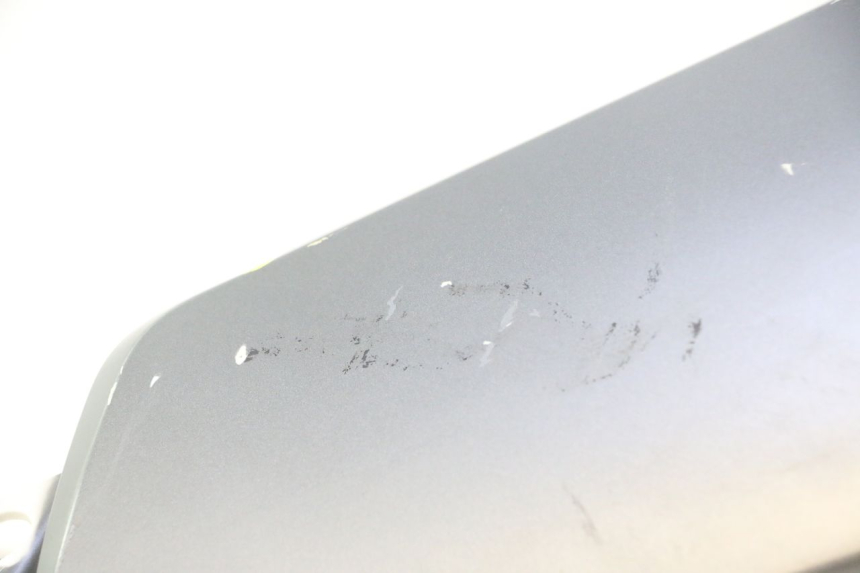 photo de PAINEL LATERAL DIANTEIRO DIREITO PEUGEOT CITYSTAR 2T 50 (2018 - 2021) - Zoom do estado de desgaste