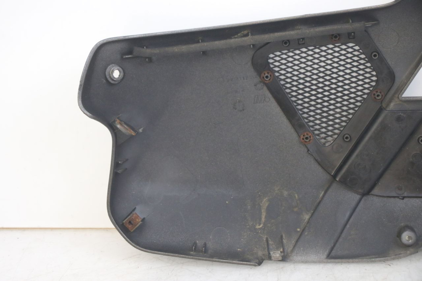 photo de LATERAL DIANTEIRO DIREITO GILERA DNA 50 (2000 - 2007) - Detalhe da peça