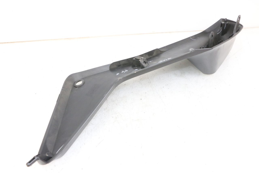 photo de LATERAL DIANTEIRO DIREITO HUSQVARNA SVARTPILEN 401 (2018 - 2023) - Detalhe da peça