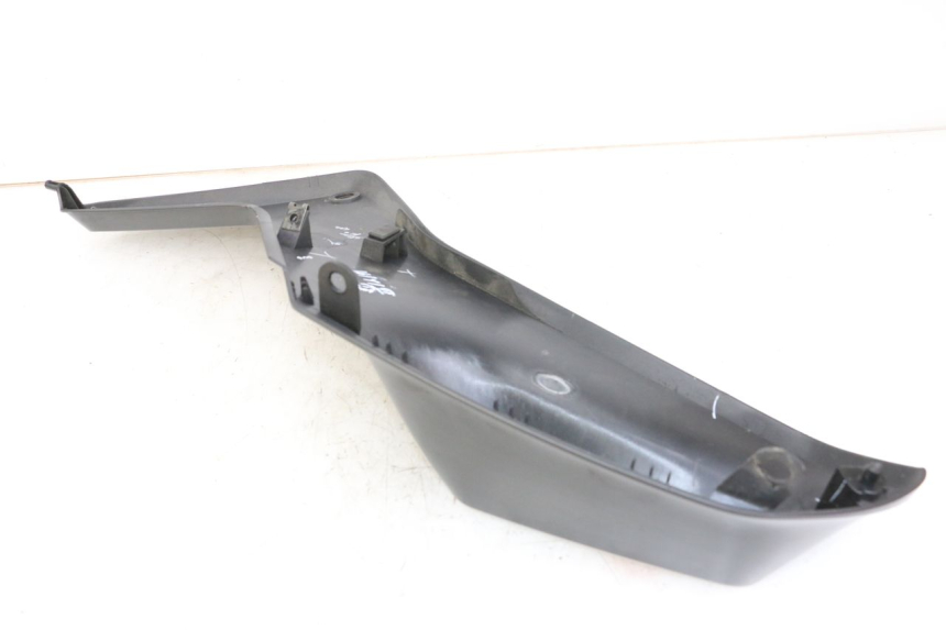 photo de LATERAL DIANTEIRO DIREITO HUSQVARNA SVARTPILEN 401 (2018 - 2023) - Zoom do estado de desgaste