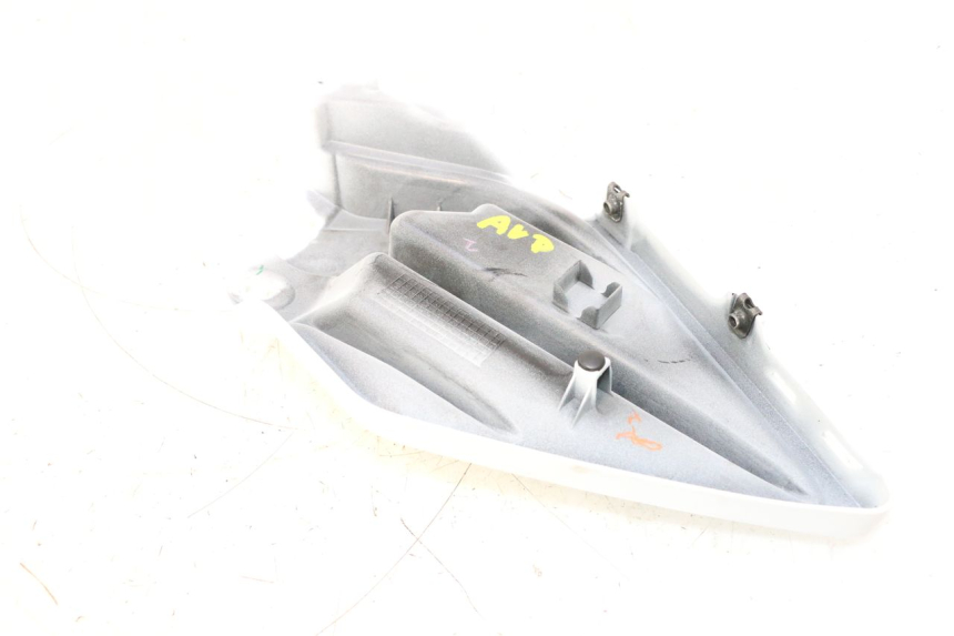 photo de PAINEL LATERAL INFERIOR DIANTEIRO DIREITO YAMAHA FZ8 800 (2010 - 2016) - Zoom do estado de desgaste
