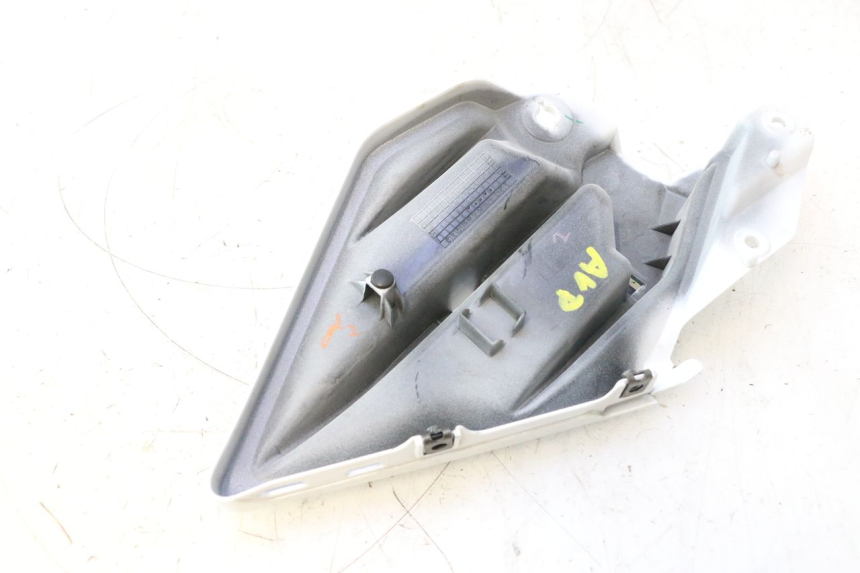 photo de PAINEL LATERAL INFERIOR DIANTEIRO DIREITO YAMAHA FZ8 800 (2010 - 2016) - Outro ângulo de visão