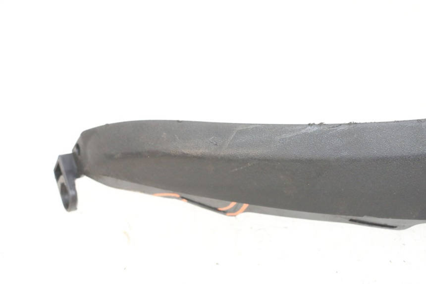 photo de LATERAL DIANTEIRO DIREITO PIAGGIO MP3 500 (2016 - 2018) - Pontos de fixação