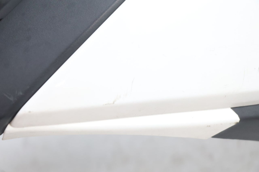 photo de PAINEL LATERAL DIANTEIRO DIREITO YAMASAKI ROADSTER 50 (2013 - 2018) - Zoom do estado de desgaste