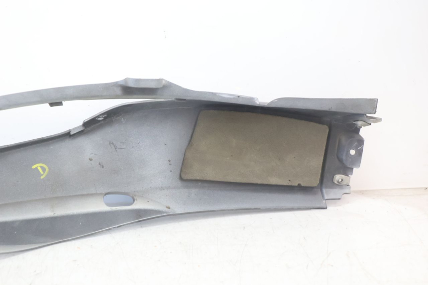 photo de PAINEL LATERAL DIANTEIRO DIREITO CAN-AM SPYDER RS 1000 (2008 - 2012) - Pontos de fixação