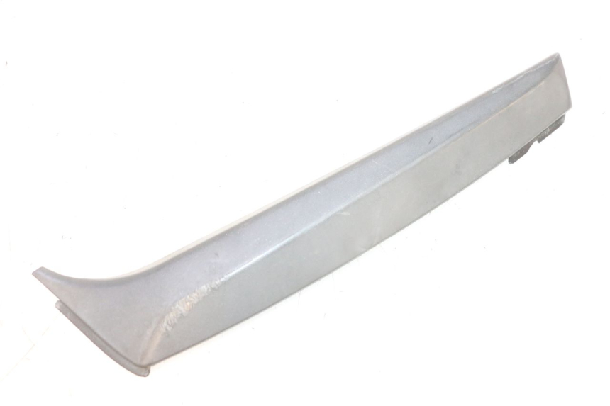 photo de FLANC LATERAL AVANT DROIT APRILIA SR MOTARD 50 (2012 - 2018) - Zoom do estado de desgaste