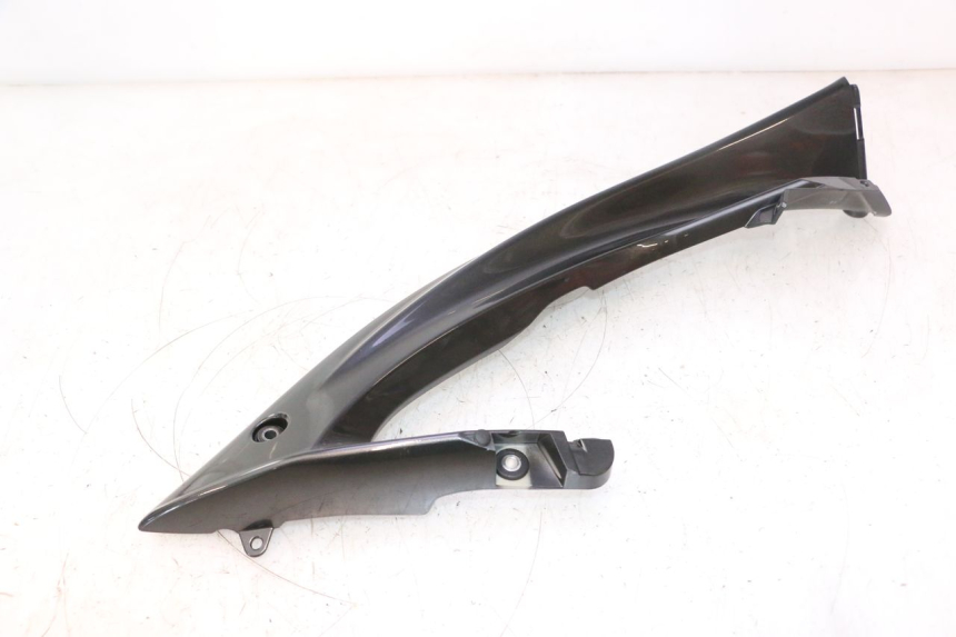 photo de PAINEL LATERAL DIANTEIRO DIREITO SUPERIOR YAMAHA YZF R6 600 (2008 - 2009) - Pontos de fixação