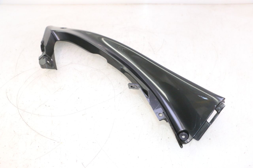 photo de PAINEL LATERAL DIANTEIRO DIREITO SUPERIOR YAMAHA YZF R6 600 (2008 - 2009) - Estado da superfície