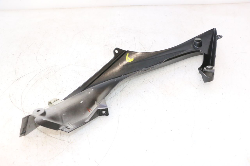 photo de PAINEL LATERAL DIANTEIRO DIREITO SUPERIOR YAMAHA YZF R6 600 (2008 - 2009) - Marcações e referências