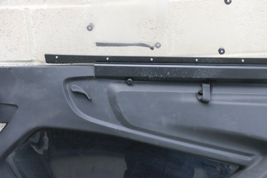 photo de PAINEL LATERAL DIANTEIRO DIREITO RENAULT TWIZY 45 (2012 - 2019) - Detalhes característicos
