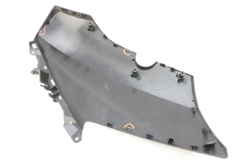 photo de LATERAL DIANTEIRO DIREITO YAMAHA XMAX X-MAX 125 (2021 - 2025) - Zoom do estado de desgaste
