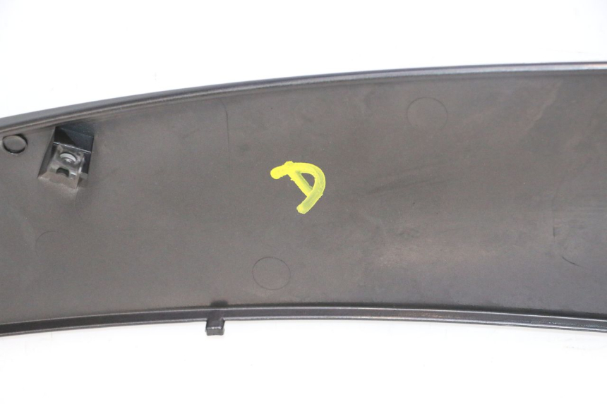 photo de PAINEL LATERAL DIANTEIRO DIREITO YAMAHA YZF R6 600 (2008 - 2009) - Pontos de fixação