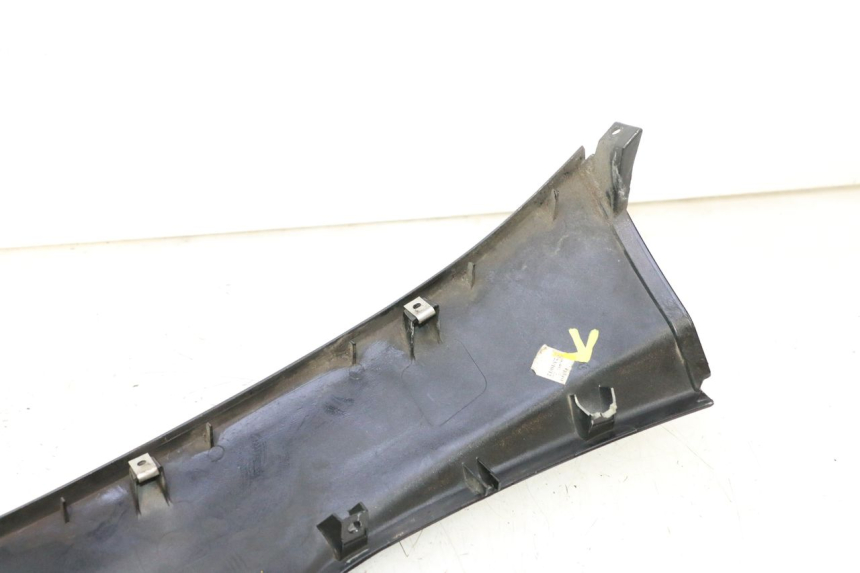 photo de PAINEL LATERAL DIANTEIRO ESQUERDO APRILIA ATLANTIC S 125 (2010 - 2013) - Vista de perto
