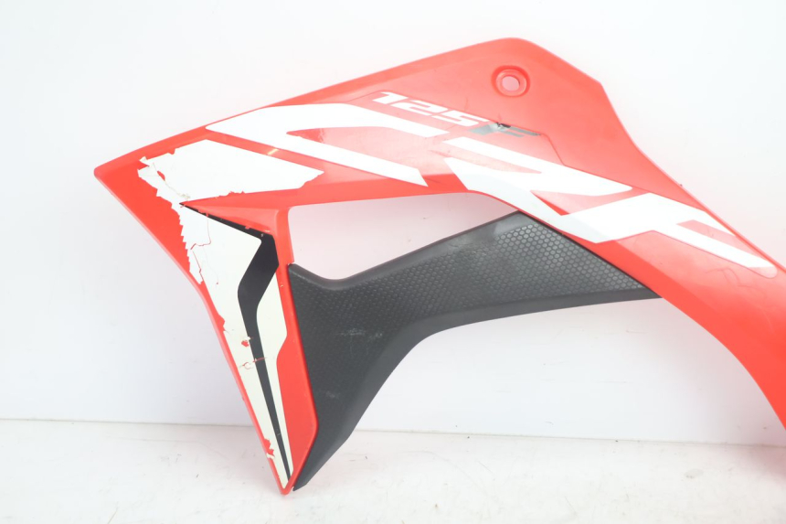 photo de PAINEL LATERAL DIANTEIRO ESQUERDO HONDA CRF CR-F 125 (2020 - 2021) - Detalhe da peça