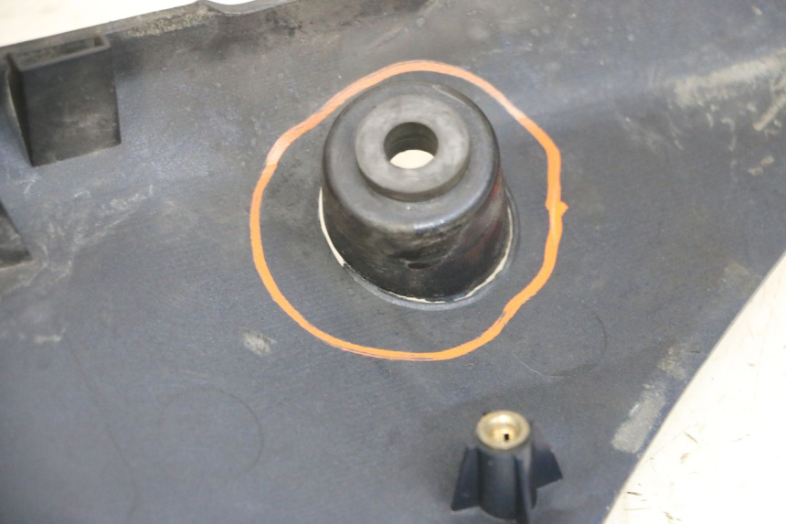 photo de LATERAL DIANTEIRO ESQUERDO SUZUKI DL V STROM 1000 (2002 - 2007) - Outro ângulo de visão