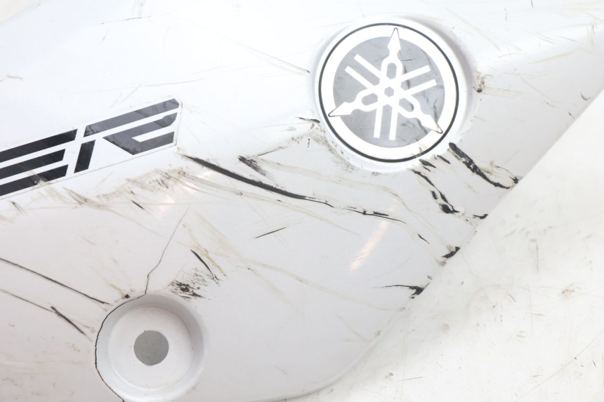 photo de PAINEL LATERAL DIANTEIRO ESQUERDO YAMAHA FZ8 800 (2010 - 2016) - Zoom do estado de desgaste