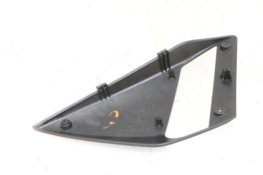 photo de LATERAL DIANTEIRO ESQUERDO GILERA NEXUS 300 (2008 - 2013) - Detalhe da peça