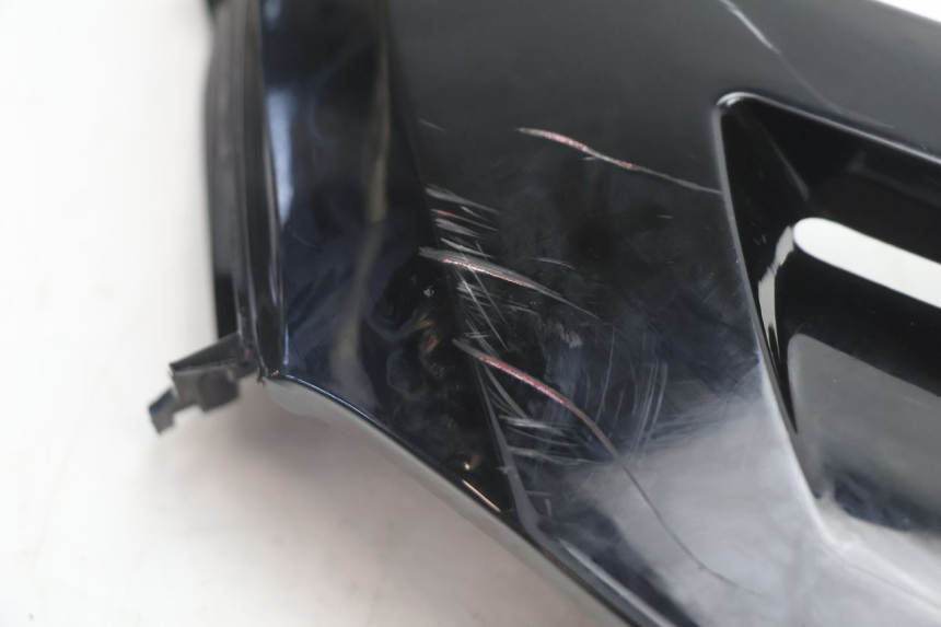 photo de PAINEL LATERAL DIANTEIRO ESQUERDO VASTRO GP 2T 50 (2013 - 2017) - Zoom do estado de desgaste