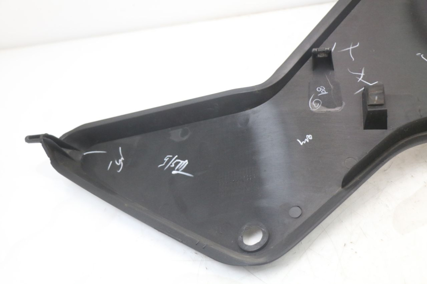 photo de LATERAL DIANTEIRO ESQUERDO HUSQVARNA SVARTPILEN 401 (2018 - 2023) - Pontos de fixação