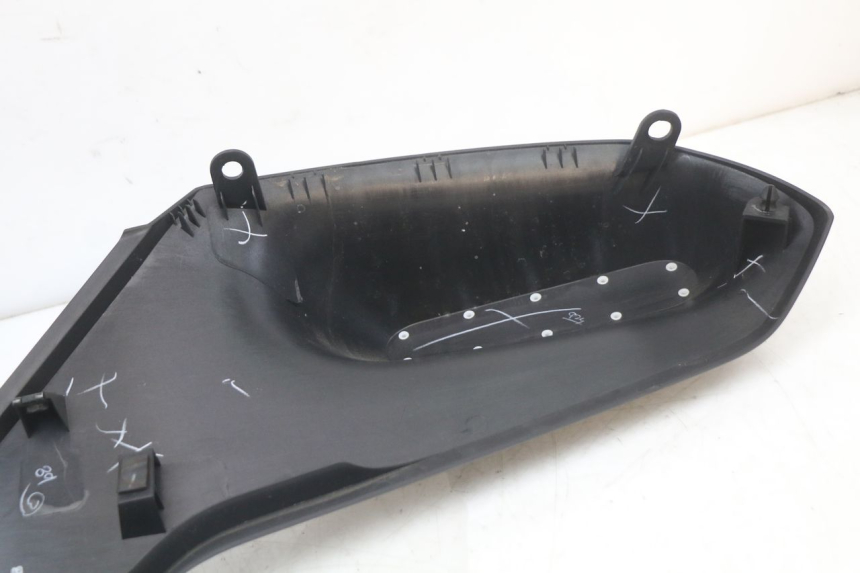photo de LATERAL DIANTEIRO ESQUERDO HUSQVARNA SVARTPILEN 401 (2018 - 2023) - Estado da superfície
