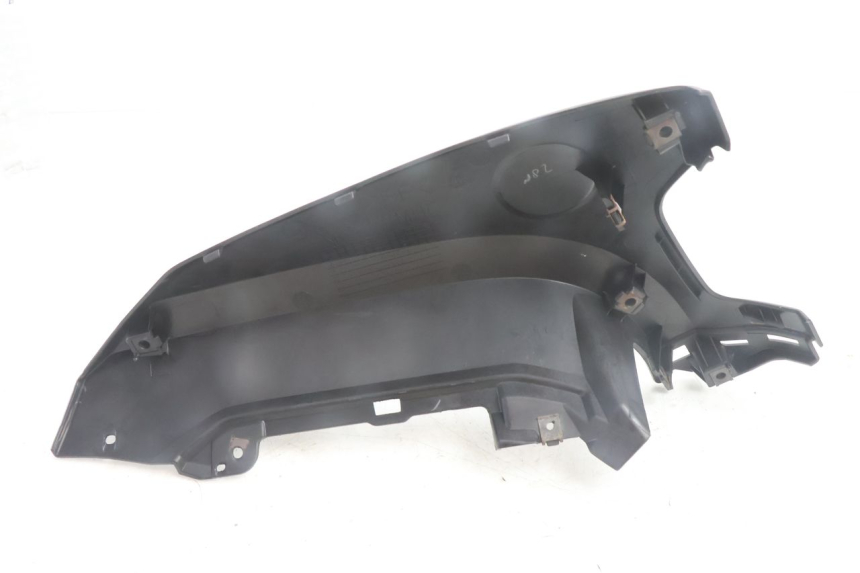 photo de PAINEL LATERAL INFERIOR DIANTEIRO ESQUERDO YAMAHA N-MAX NMAX 125 (2021 - 2024) - Pontos de fixação