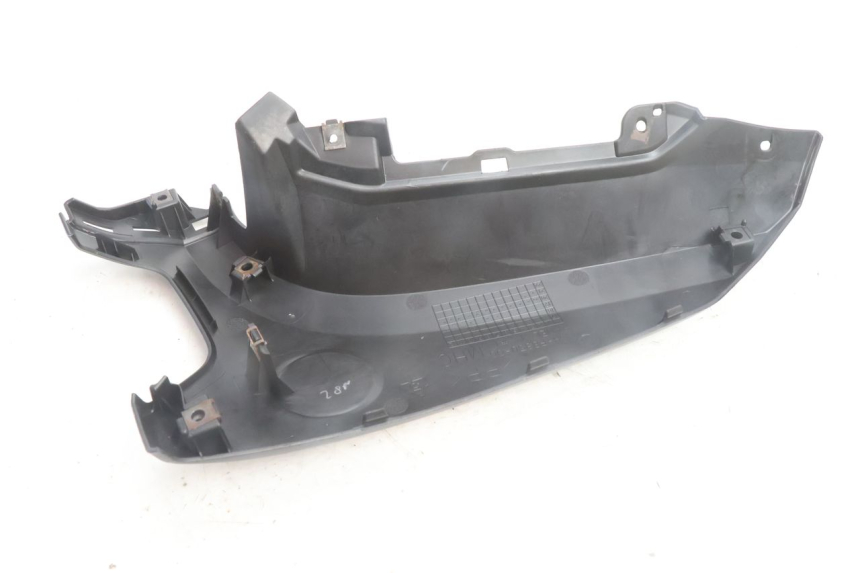 photo de PAINEL LATERAL INFERIOR DIANTEIRO ESQUERDO YAMAHA N-MAX NMAX 125 (2021 - 2024) - Estado da superfície