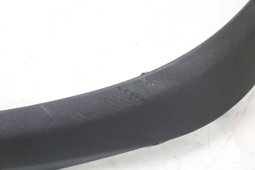 photo de LATERAL DIANTEIRO ESQUERDO PIAGGIO MP3 HPE 350 (2018 - 2020) - Zoom do estado de desgaste