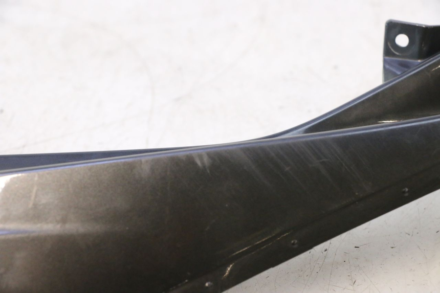 photo de PAINEL LATERAL SUPERIOR DIANTEIRO ESQUERDO YAMAHA YZF R6 600 (2008 - 2009) - Detalhes característicos