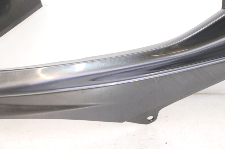 photo de PAINEL LATERAL SUPERIOR DIANTEIRO ESQUERDO YAMAHA YZF R6 600 (2008 - 2009) - Zoom do estado de desgaste