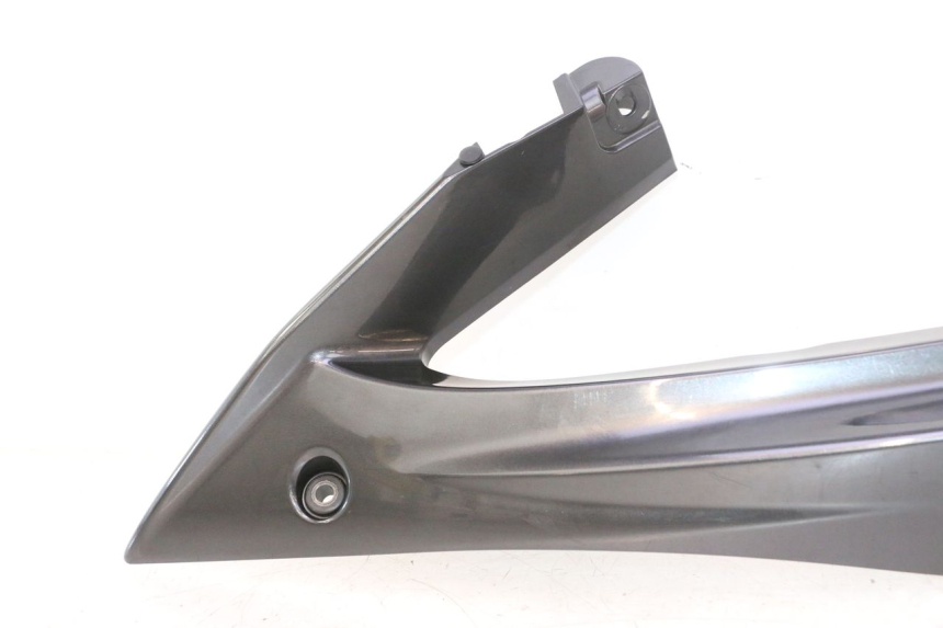 photo de PAINEL LATERAL SUPERIOR DIANTEIRO ESQUERDO YAMAHA YZF R6 600 (2008 - 2009) - Outro ângulo de visão